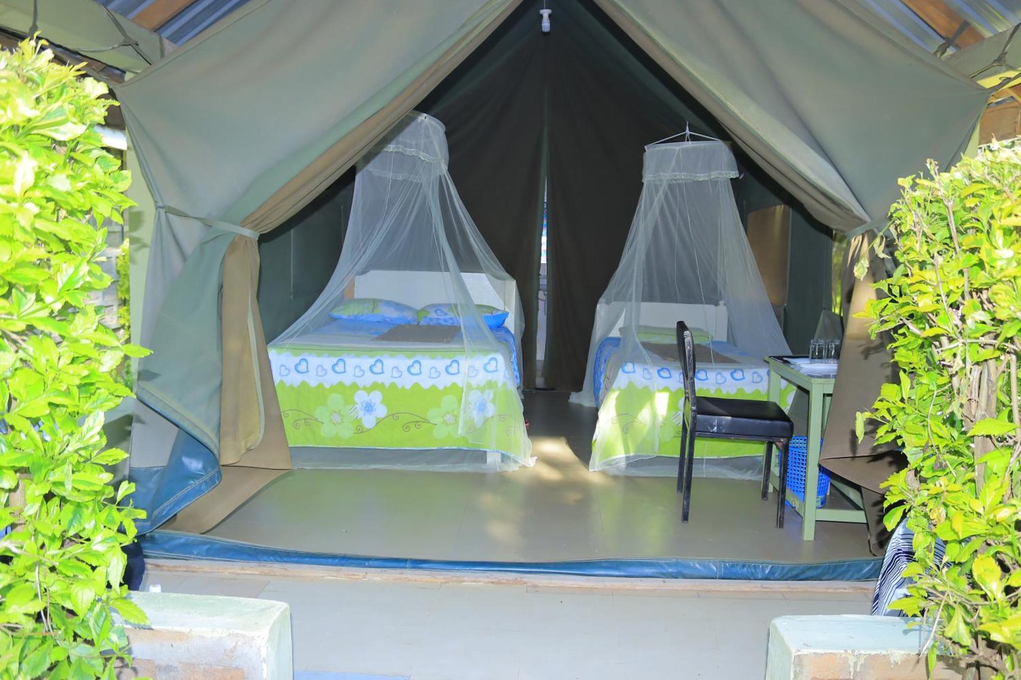 Rhino Tourist Camp Hotel Ololaimutiek Eksteriør billede