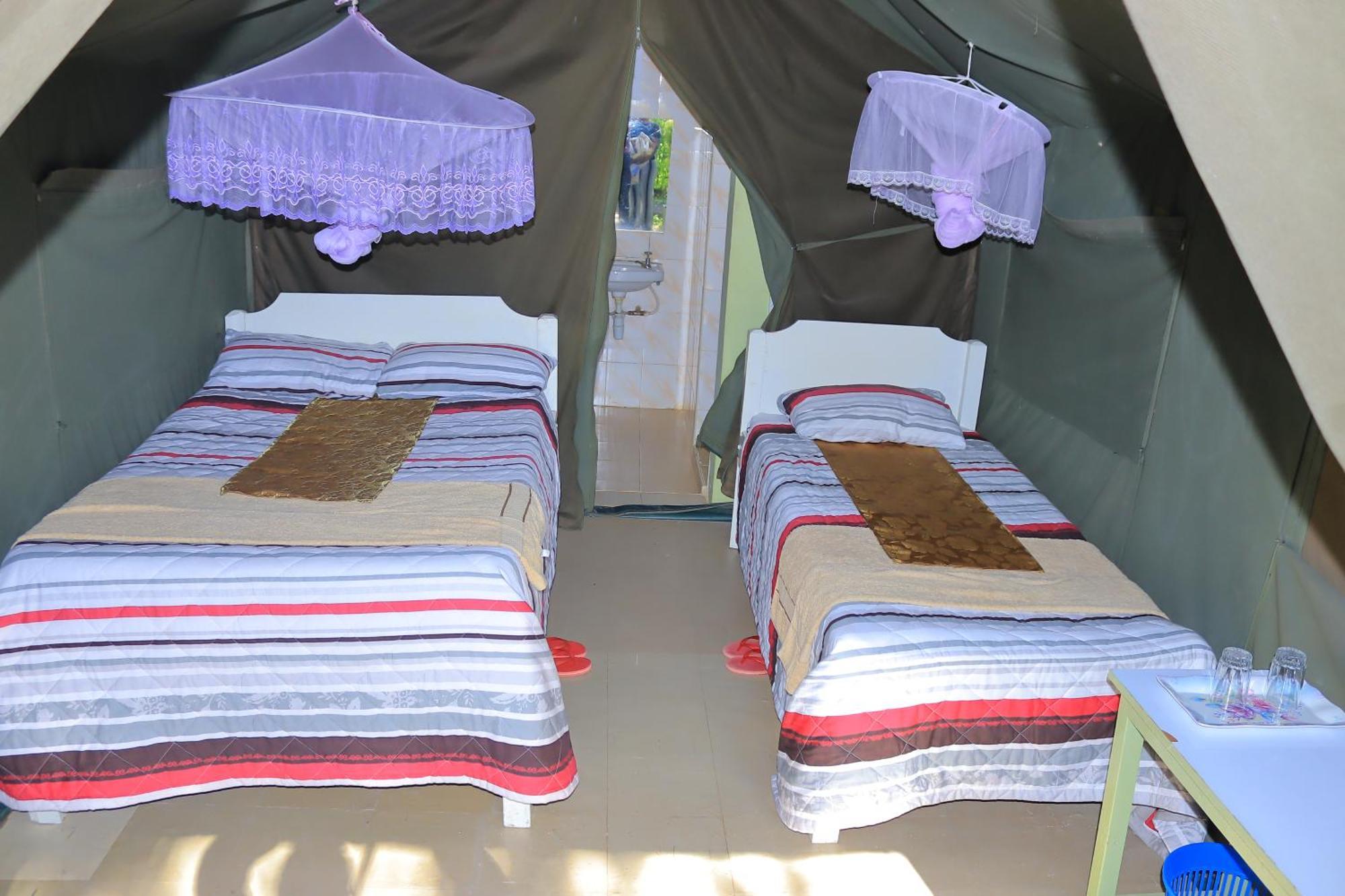 Rhino Tourist Camp Hotel Ololaimutiek Eksteriør billede