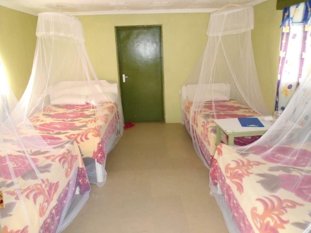 Rhino Tourist Camp Hotel Ololaimutiek Eksteriør billede