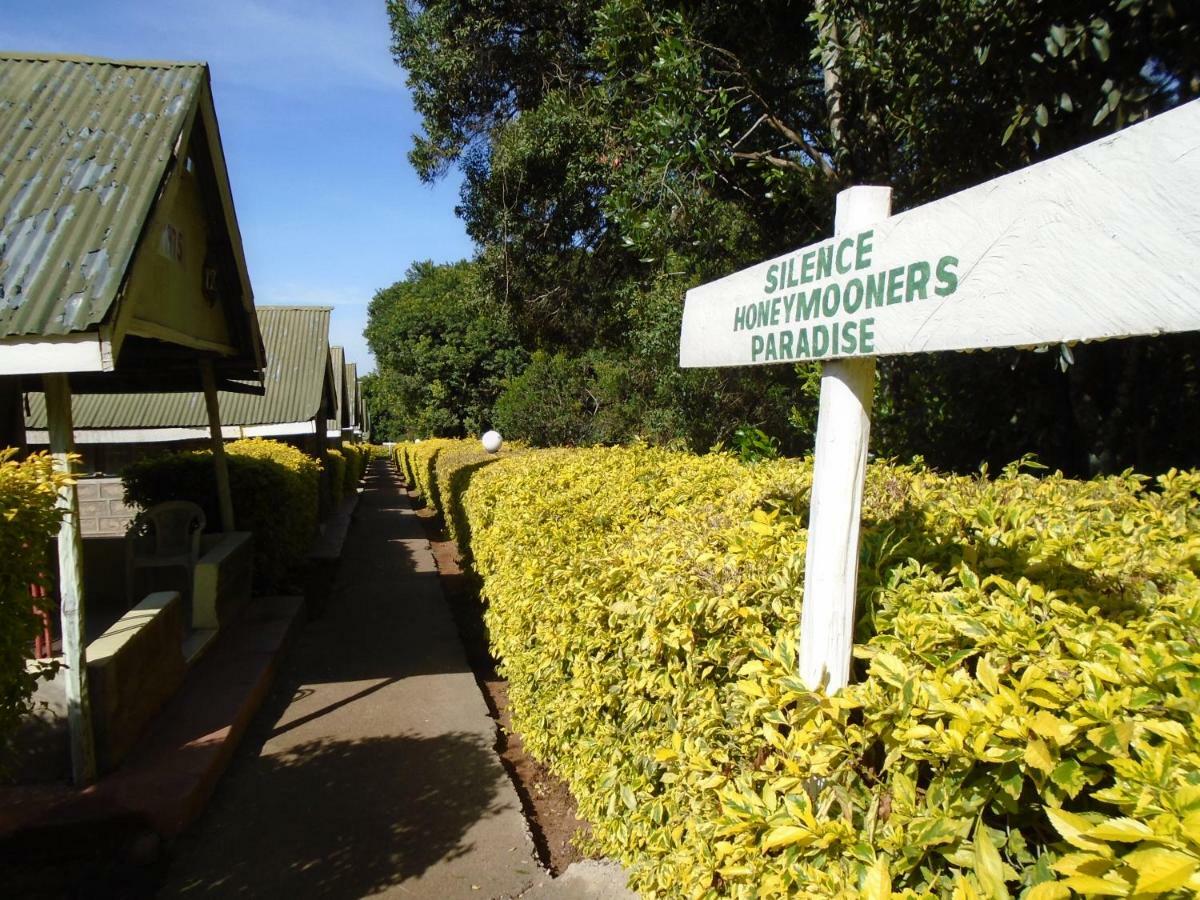 Rhino Tourist Camp Hotel Ololaimutiek Eksteriør billede